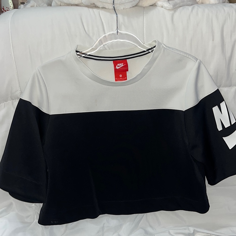 Nike Cropped Athletic Top